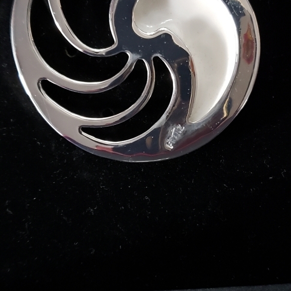 Silver and Yellow Brooch Silver Tone Franz Shell Design - Picture 4 of 4